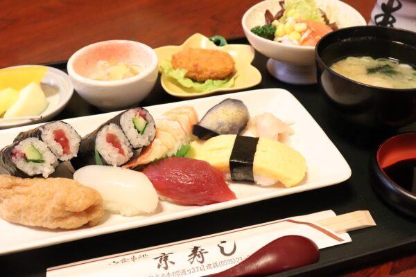 京寿し コスパも味も良し 京寿し からせきチケ限定の1 000円寿司ランチセットが登場 せきチケ サーチ